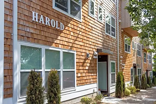 Harold Apartments Photo 2