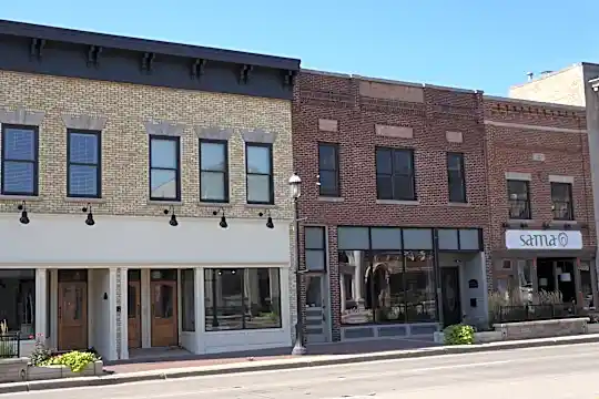109 W Main St #B Photo 1