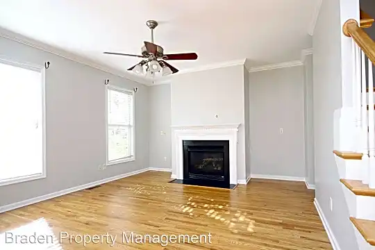 135 Burnet St Photo 2
