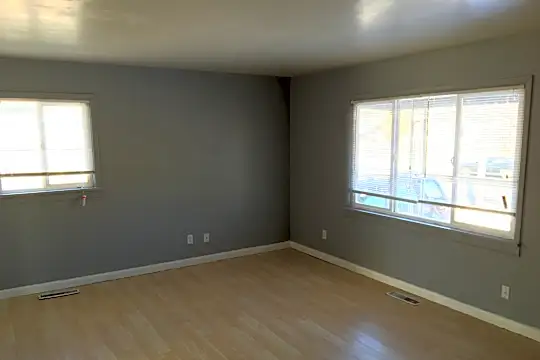 89 W Malvern Ave Photo 2