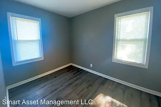 5800 W Carmen Ave Photo 2