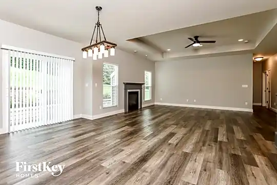 413 Bittersweet Drive Photo 2