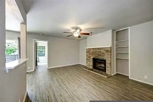 2106 Nickerson St Photo 2