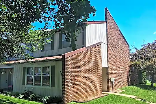 128 Ascot Ct Photo 1