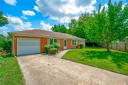 1037 Lockwood Ct Photo 2