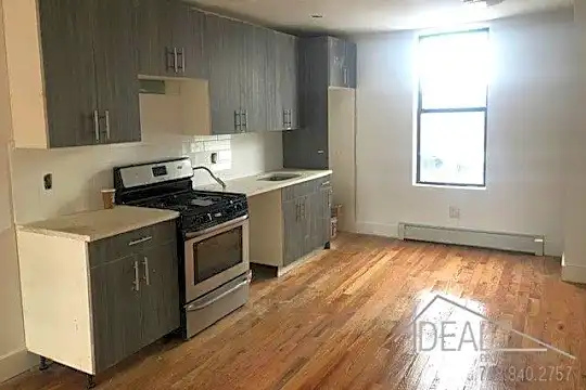 511 Evergreen Ave Photo 1