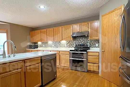 16024 Kennard Ct Photo 1