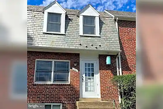 1040 N Monroe St Photo 2