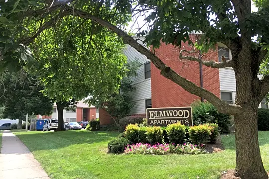 Elmwood Apartments Photo 2