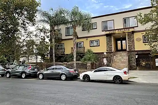 14531 Vose St Photo 2