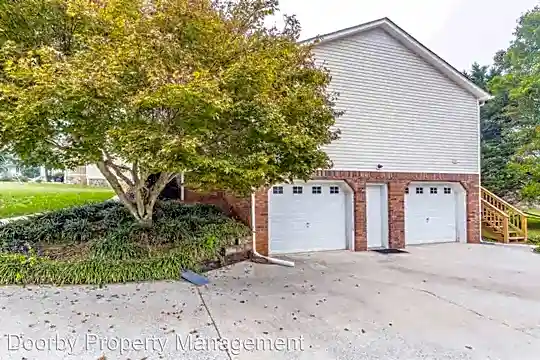 1775 Autumn Dr NE Photo 2