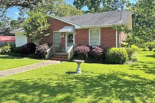 2211 Glendale Ave Photo 2