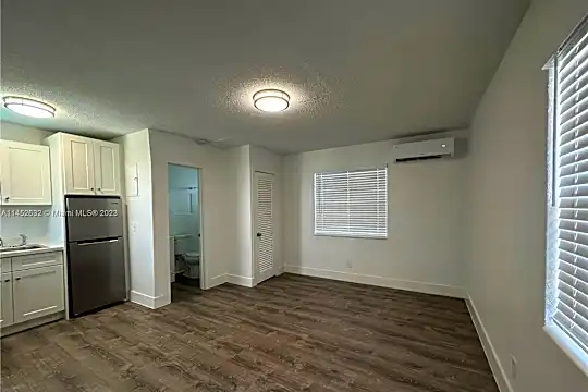 4249 Bougainvilla Dr #8 Photo 2
