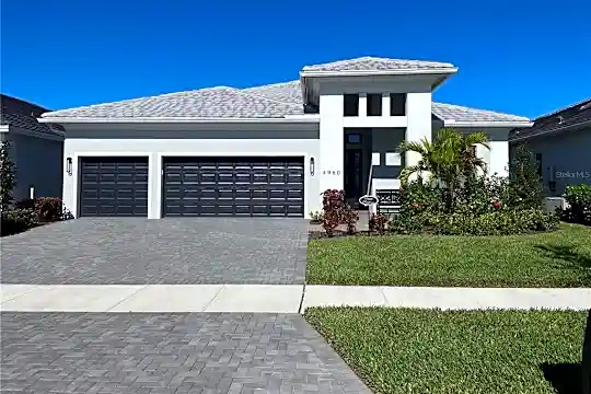 4960 Surfside Cir Photo 1