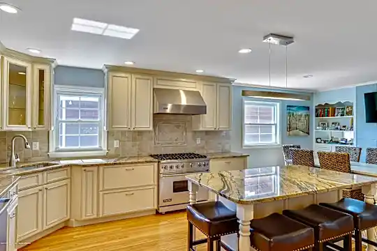 14 York Ave Photo 1