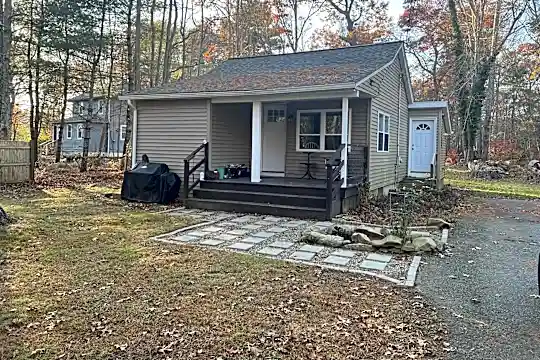 326 Anawan St Photo 1