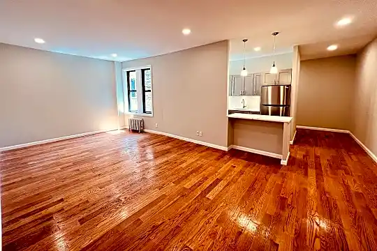 6401 Bay Pkwy Photo 2