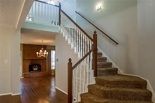 2413 Timber Ridge Ln Photo 2
