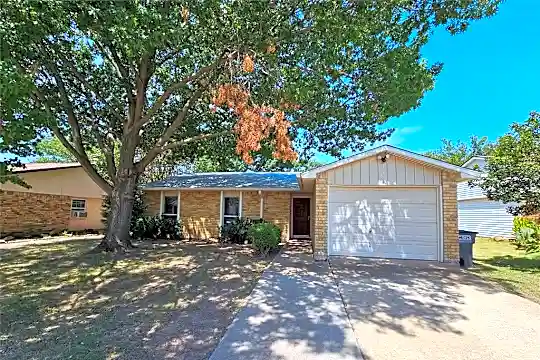 118 W Way Dr Photo 2