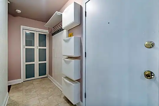 2210 Country Club Dr #25C Photo 2