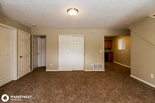 5080 Dimson Dr N Photo 2