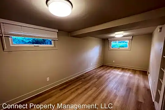 619 W Harrison Photo 2