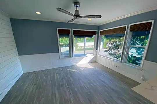 1609 E Balboa Blvd Photo 2