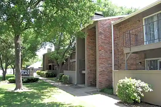 Rochelle Place Photo 2