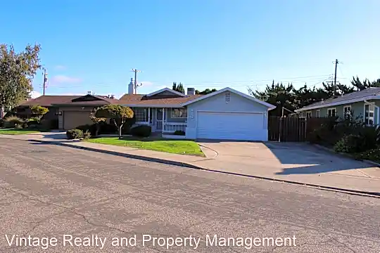 114 Benson Dr Photo 2