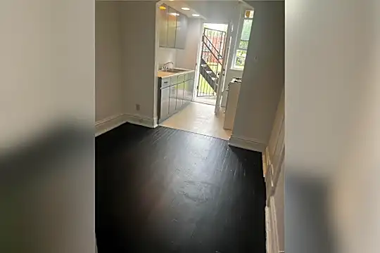 4981 Rosalie St #1E Photo 2