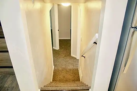 4306 Dryden Dr Photo 2