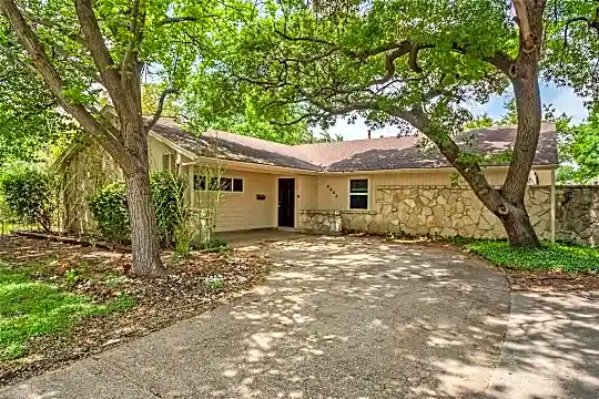 3537 Ridgebriar Dr Photo 1