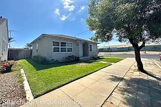 620 W Park Ave Photo 1