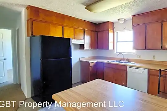 2 Bedroom & 3 Bedroom Apartments Photo 1