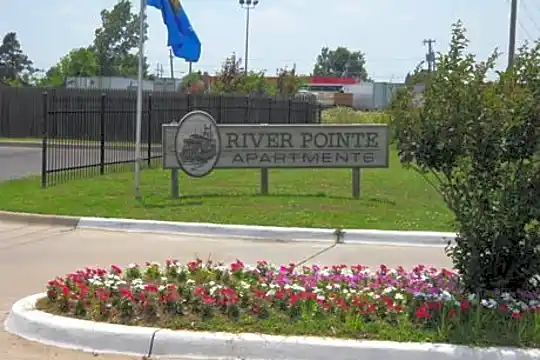 River Pointe Photo 1