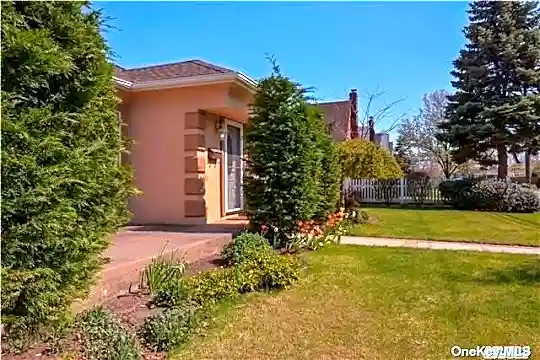 2303 Alexander Pl Photo 2