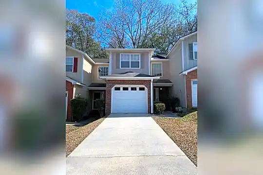 202 Ridgeway Dr Photo 1