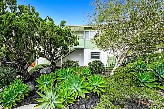 296 La Brea St #1/2 Photo 1