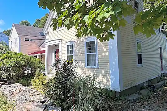 87 Main St Photo 1
