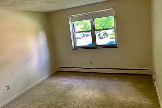 181 Lexington St Photo 2