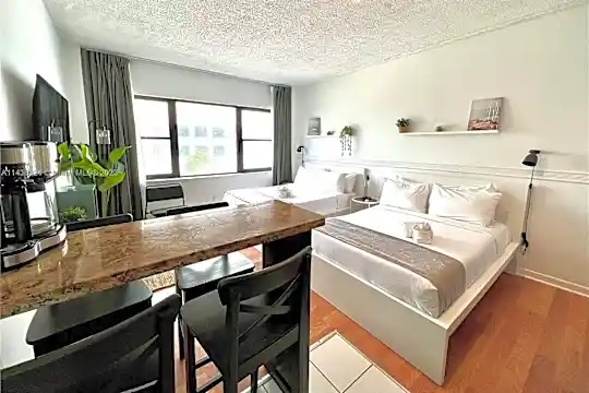 6345 Collins Ave #526 Photo 2