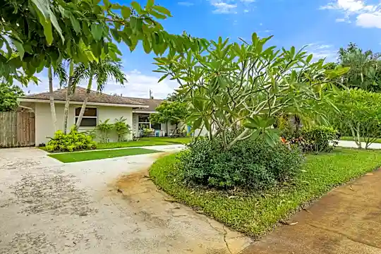 5140 Laird Ln Photo 1