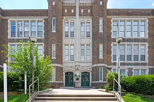 Franklin Manor Photo 2
