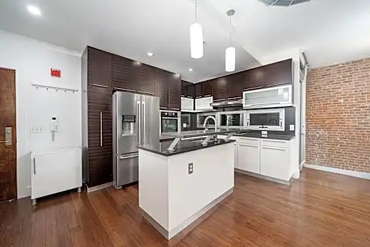 650 Montgomery St #306A Photo 2