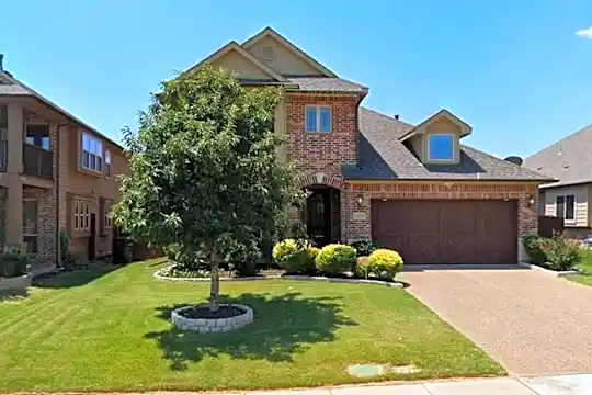 2320 Lynbridge Cir Photo 1