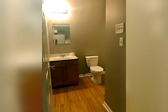 102 Smith St Photo 2