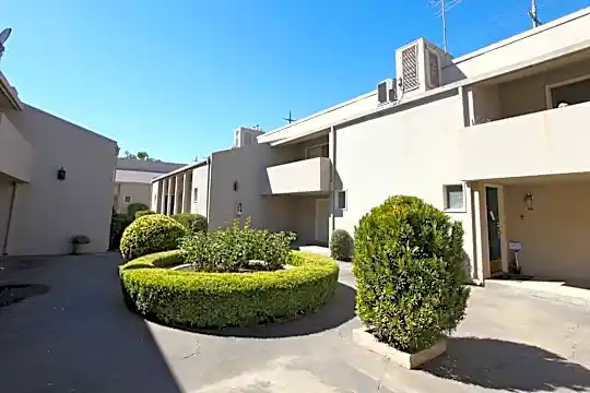 Country Club Plaza Townhouses Photo 1
