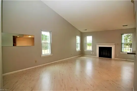 1503 Heritage Ave Photo 2
