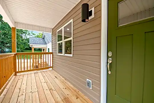 4704 Cain Ave Photo 2