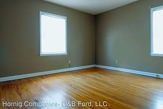 1825 Ford Pkwy Photo 2
